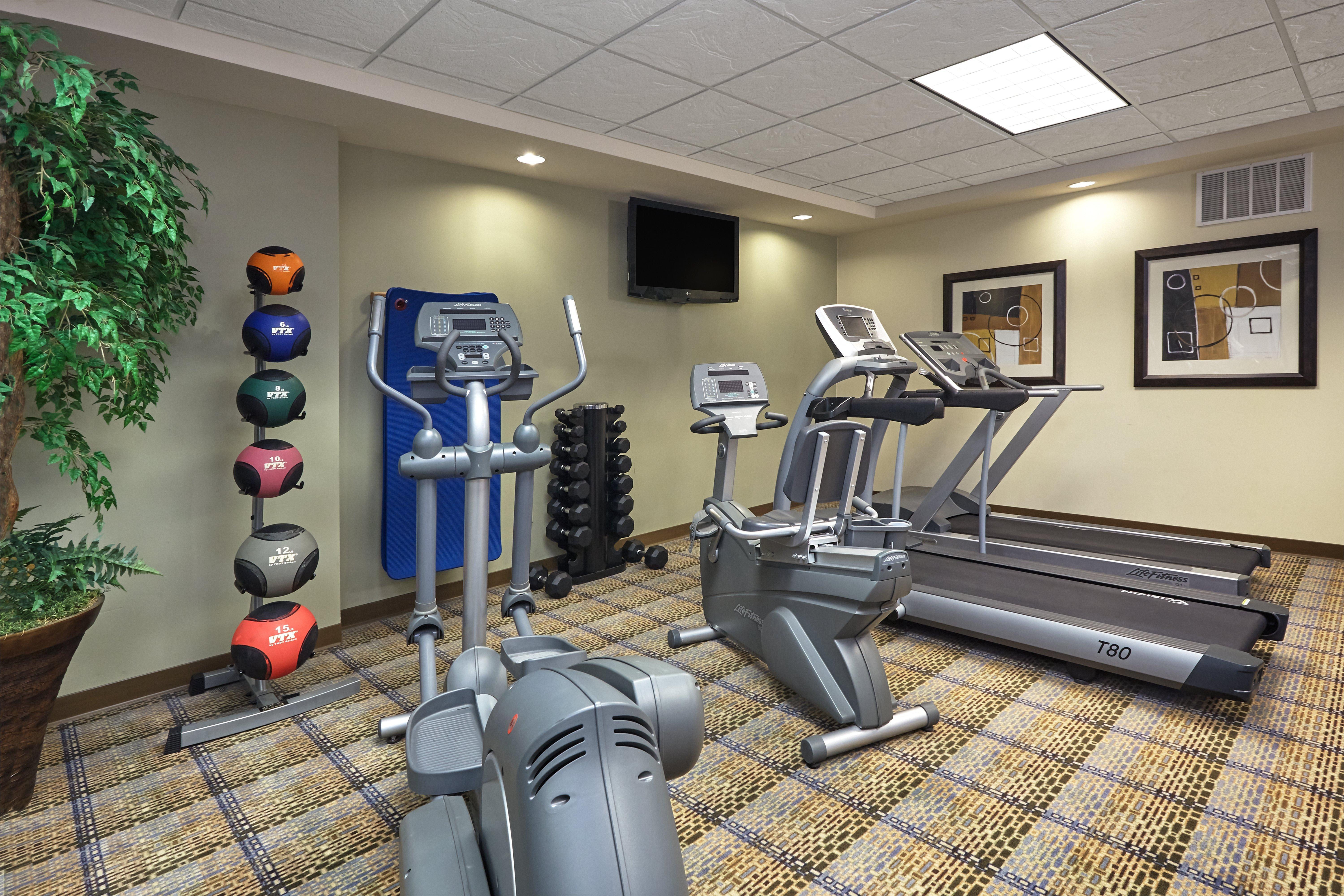 Holiday Inn Express & Suites Madison-Verona By Ihg Exterior foto