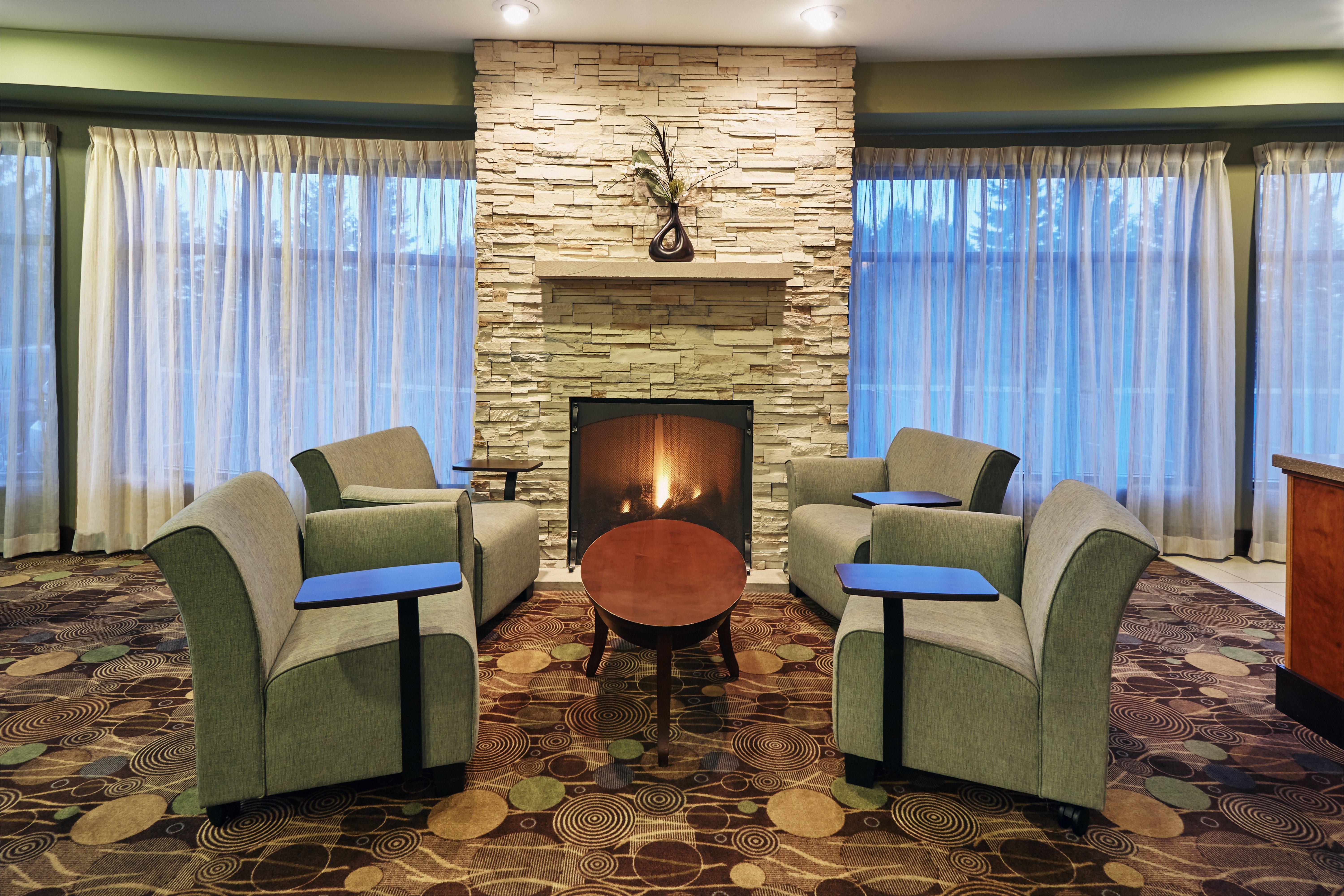 Holiday Inn Express & Suites Madison-Verona By Ihg Exterior foto