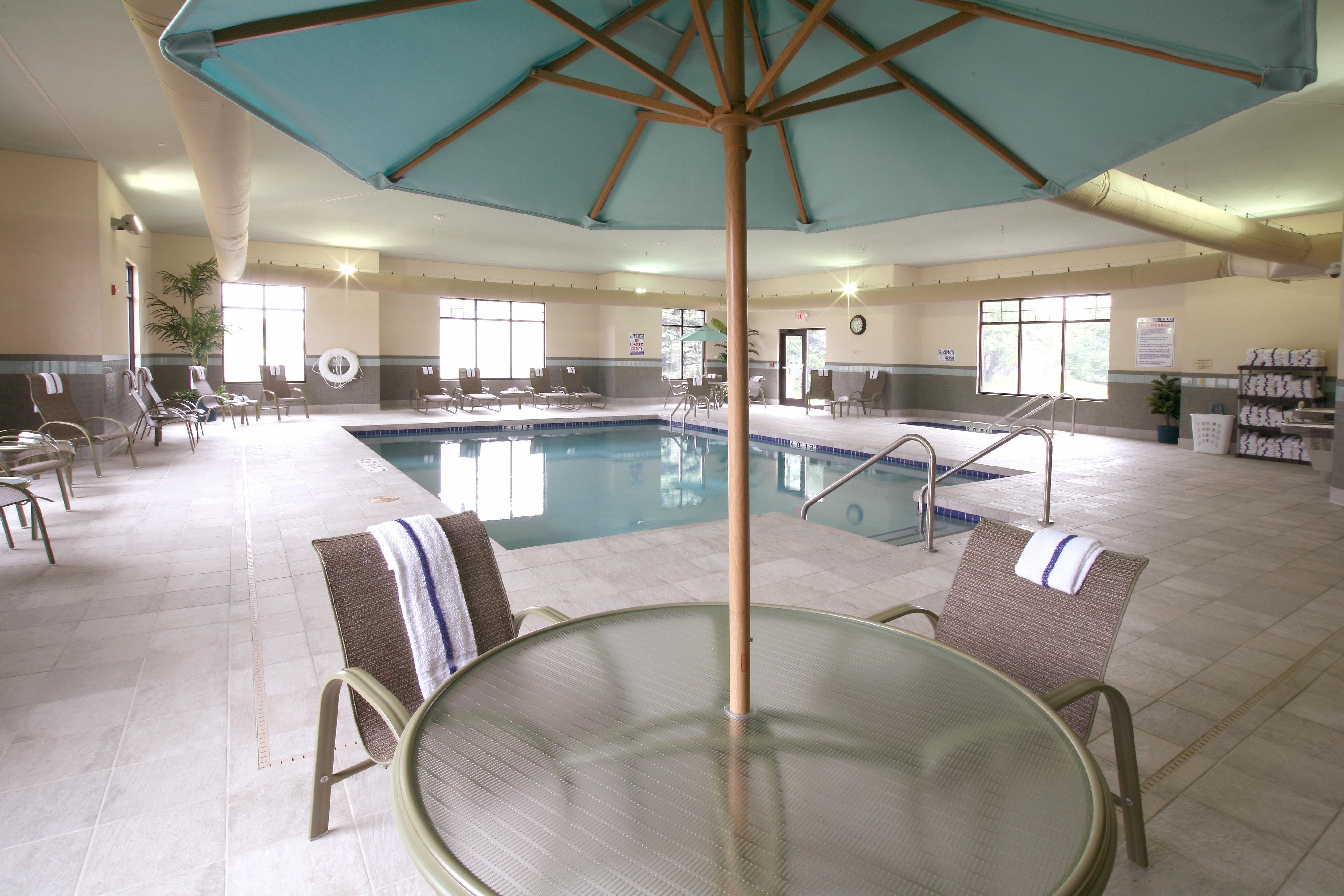 Holiday Inn Express & Suites Madison-Verona By Ihg Exterior foto