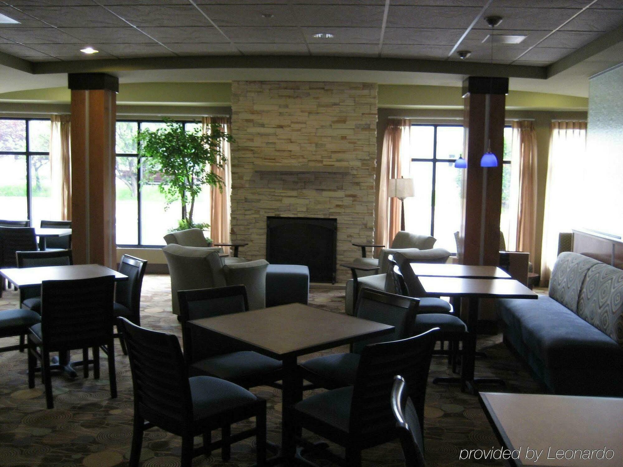 Holiday Inn Express & Suites Madison-Verona By Ihg Exterior foto