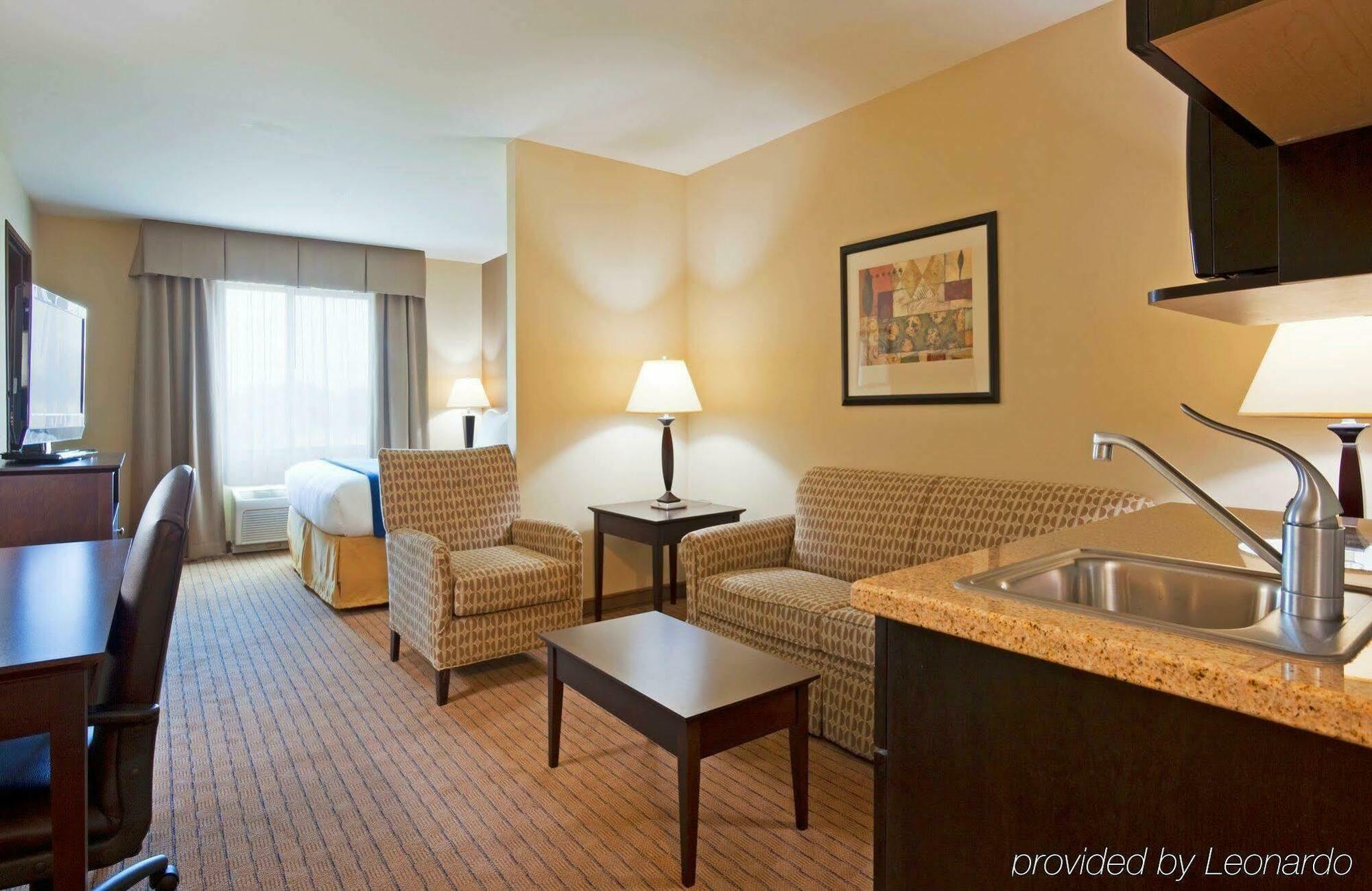 Holiday Inn Express & Suites Madison-Verona By Ihg Exterior foto