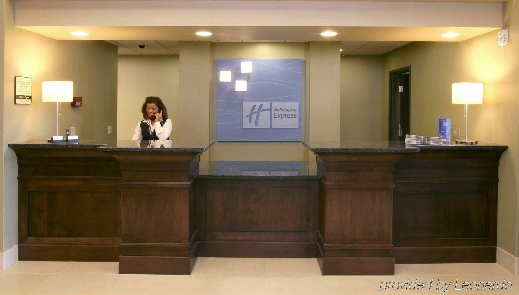 Holiday Inn Express & Suites Madison-Verona By Ihg Exterior foto